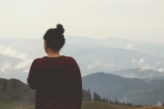 夢(mèng)到已死的人還活著，一場(chǎng)靈魂的對(duì)話與思考，夢(mèng)中的靈魂對(duì)話，與已逝之人的思考與啟示