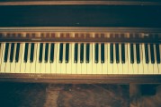無需付費(fèi)的彈鋼琴游戲——Sparkle Piano，Sparkle Piano，指尖上的古典音樂之旅