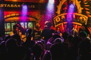 在網(wǎng)絡(luò)游戲世界中，DNF（地下城與勇士）是一款廣受歡迎的多人在線戰(zhàn)斗競技游戲。玩家可以通過創(chuàng)建角色、組隊(duì)、升級和挑戰(zhàn)副本等方式參與到游戲中來。為了更好地享受游戲的樂趣，許多玩家會選擇使用各種輔助工具或者插件來提升自己的戰(zhàn)斗力。那么，在DNF這個大千世界里，如何找到一個好的dnf插件網(wǎng)站呢？，尋找好的DNF插件網(wǎng)站