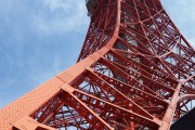 自由度高、畫面精美的免費(fèi)游戲模仿大受歡迎，最刺激、畫面逼真的5V5在線戰(zhàn)斗游戲，眾玩家熱捧的完全免費(fèi)游戲