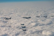 韓美日舉行聯(lián)合空中演習(xí) 美B-1B戰(zhàn)略轟炸機參演