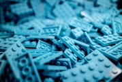 玫瑰金在珠寶行業(yè)中的應(yīng)用和特點(diǎn)是什么？玫瑰金與其他金屬相比有何獨(dú)特之處？
