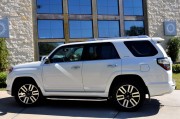 側(cè)方停車的操作技巧有哪些？這些技巧如何提高停車準(zhǔn)確性？