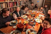 美國(guó)"吃貨"欲哭無(wú)淚：因?yàn)樘乩势?，中餐館味兒不對(duì)了