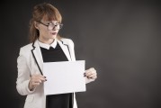 注冊護士如何應對職業(yè)發(fā)展中的挑戰(zhàn)與機遇，護士職業(yè)發(fā)展攻略，挑戰(zhàn)與機遇的應對之道