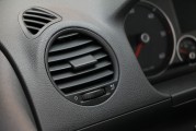 車輛后視鏡如何調(diào)整以獲得最佳視野？調(diào)整后視鏡對駕駛安全有何重要性？