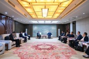 王宏會見中信信托黨委書記、董事長蘆葦一行