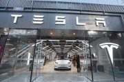 最新！特斯拉召回約23.9萬輛電動(dòng)汽車！啥情況？