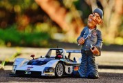 豪華跑車(chē)與游戲的樂(lè)趣交織，從免費(fèi)跑車(chē)到次世代F1的奇妙旅程，全球頂級(jí)賽車(chē)競(jìng)速，從游戲到現(xiàn)實(shí)世界的無(wú)盡樂(lè)趣