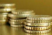 白銀期貨暫停交易的原因是什么？這種原因如何影響投資者的決策？
