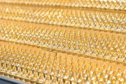 黃金倉息影響現(xiàn)貨黃金貴金屬投資成本的關(guān)鍵因素有哪些？這種影響如何體現(xiàn)在市場表現(xiàn)中？