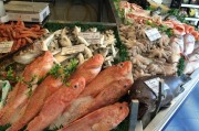 夢(mèng)到吃魚好不好——解析夢(mèng)境中的飲食象征，解析夢(mèng)境中的飲食象征，夢(mèng)到吃魚好不好？