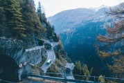 夢中的山路行，夢行山路，追尋心靈之旅