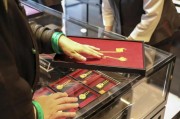 老鋪黃金又漲價了！這次是耳釘?shù)鹊蛢r產(chǎn)品，2個月前剛漲過