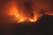 上萬座建筑被燒，經(jīng)濟(jì)損失超萬億！美國加州山火持續(xù)肆虐，拜登發(fā)聲，小特朗普炮轟