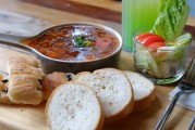 餡餅免費(fèi)游戲——一款讓美食愛(ài)好者狂歡的游戲，美食盛宴，免費(fèi)版餡餅游戲讓玩家在虛擬世界中暢享美食樂(lè)趣