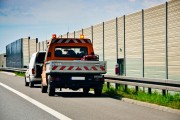 如何進(jìn)行坡道定點停車以確保安全？定點停車的技巧有哪些關(guān)鍵要點？