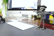 在互聯(lián)網(wǎng)技術(shù)日益普及的今天，網(wǎng)站的安全性已經(jīng)成為了互聯(lián)網(wǎng)用戶的普遍關(guān)注焦點。其中，防ddos攻擊是一個重要的防御措施。DDoS攻擊是指通過大量請求或連接對目標服務(wù)器造成過高負載，從而導致系統(tǒng)崩潰。本文將詳細探討網(wǎng)站如何選擇和安裝防ddos插件，以及如何設(shè)置防ddos保護。，關(guān)于防ddos攻擊，如何選擇、安裝和配置防ddos插件與防護