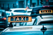 一款讓你在開車時也能快樂的游戲——駕駛模擬器，一鍵啟動刺激駕駛，駕車模擬器帶你暢游真實的道路環(huán)境