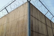 如何正確貼裝玻璃反光膜以提升行車安全？貼裝過程中應(yīng)注意哪些關(guān)鍵步驟？