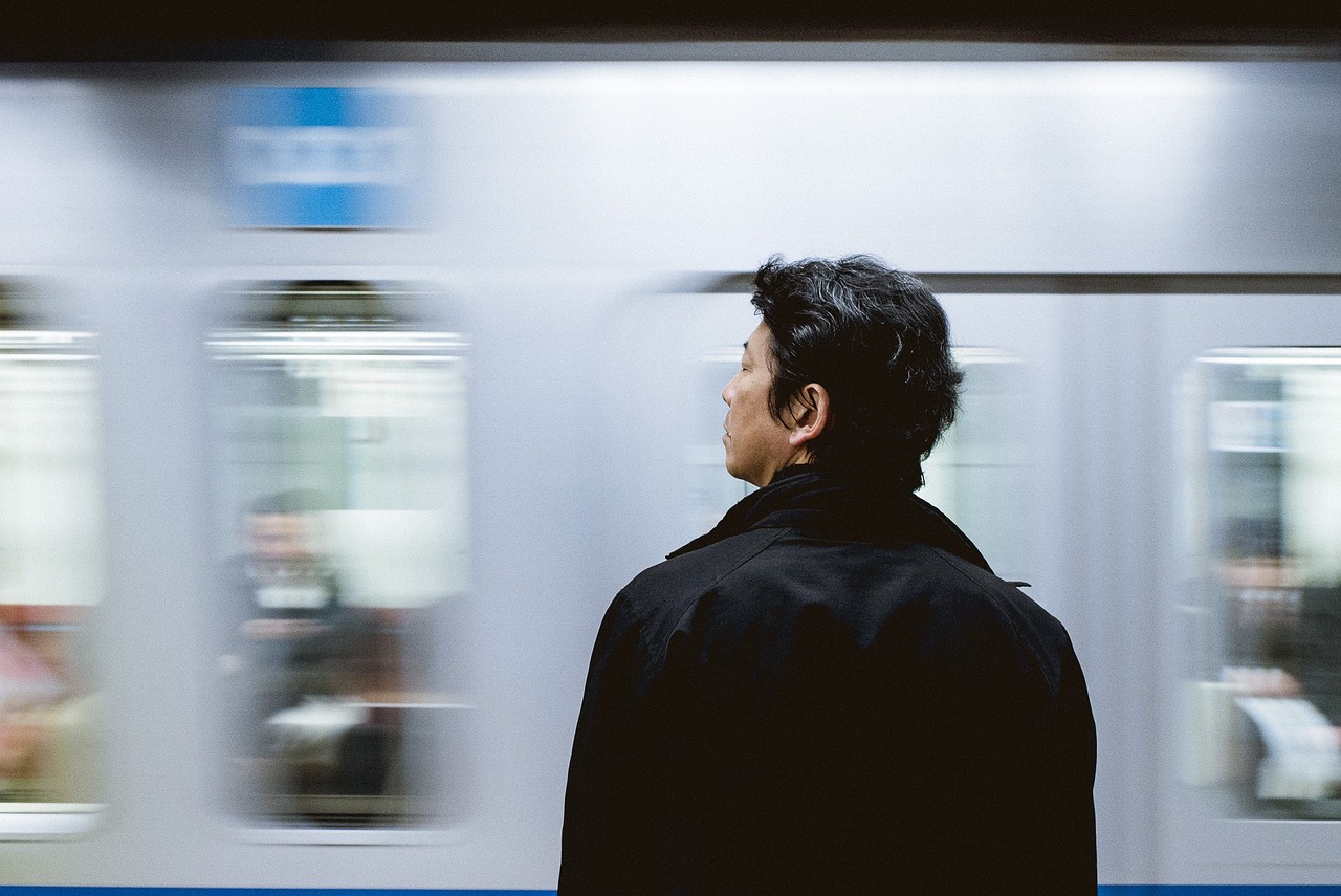 夢中的時間緊迫，趕火車的焦慮與挑戰(zhàn)