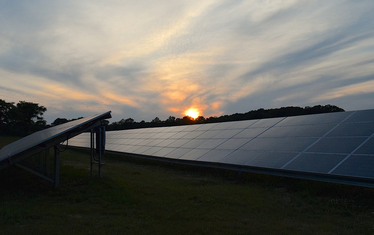 光伏設(shè)備：分析師表示2024年1~5月逆變器出口達(dá)62.7GW 同比增長56%