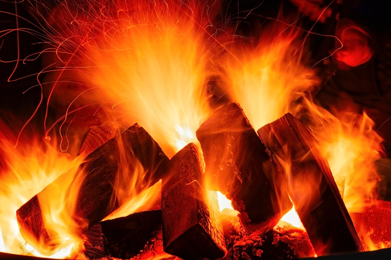 夢魘中的警報(bào)，夢到爆炸起火的解析與應(yīng)對