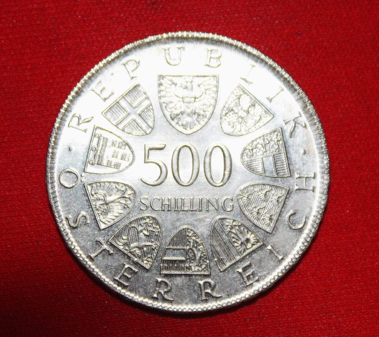黃金飾品的價格受哪些因素影響？購買時應(yīng)注意哪些細(xì)節(jié)？