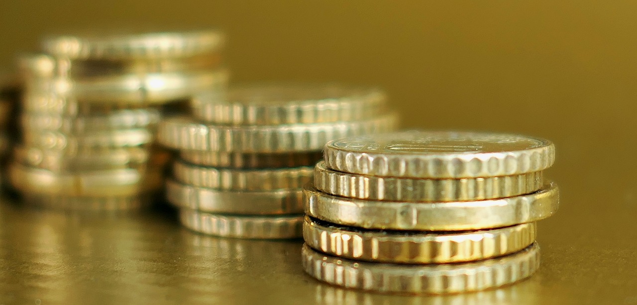 白銀期貨暫停交易的原因是什么？這種原因如何影響投資者的決策？