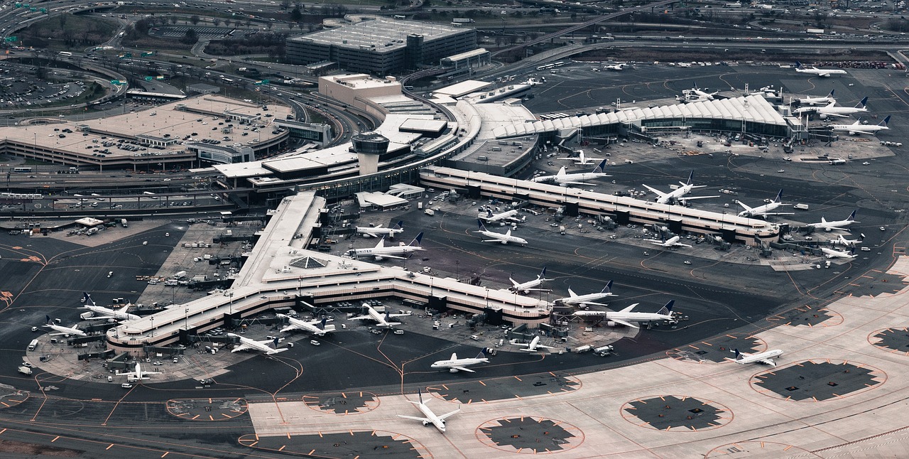 航空股集體反彈 中國國航、南方航空雙雙漲近6%