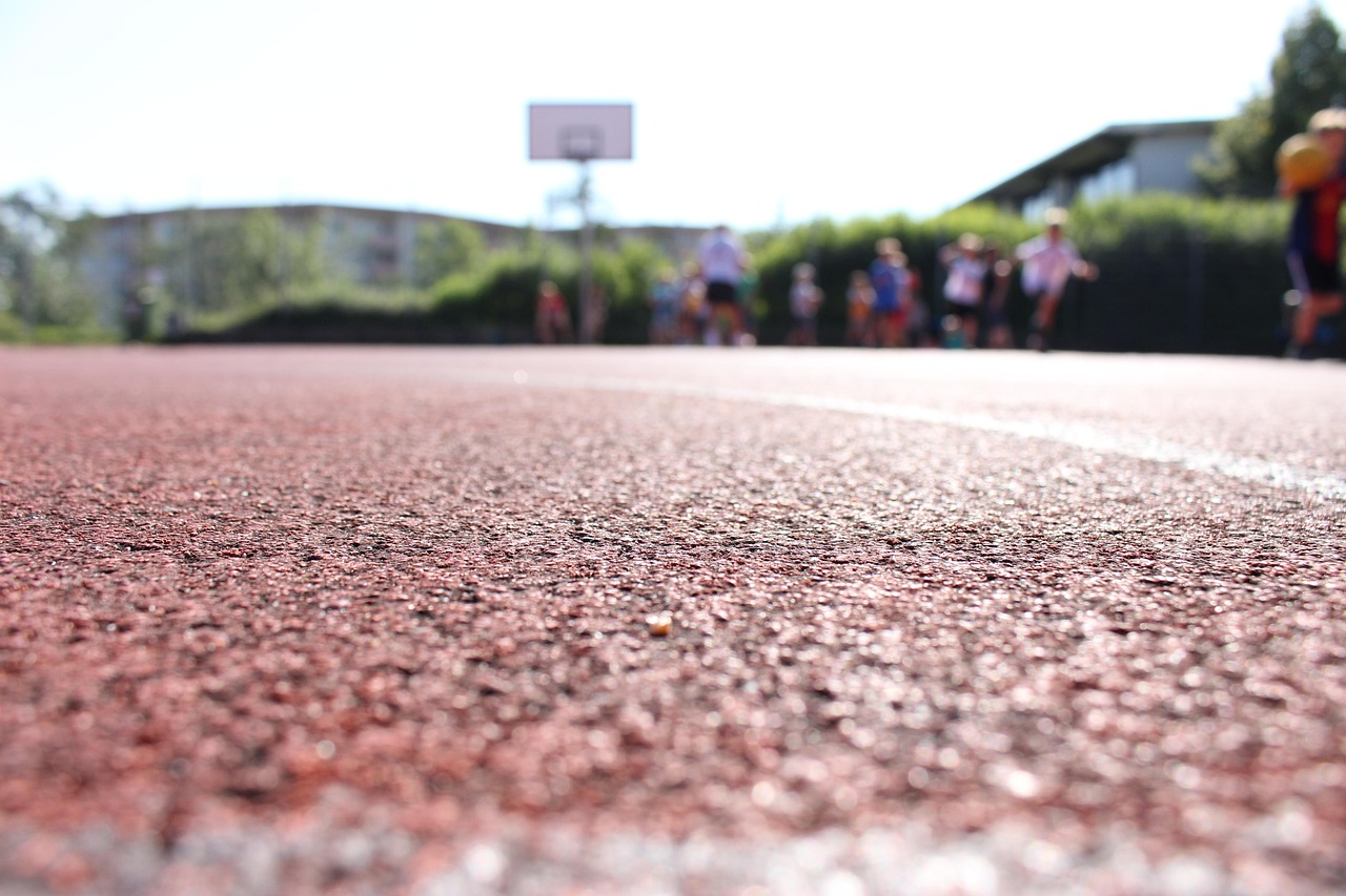 在人生的旅途中，我們常常會(huì)經(jīng)歷各種各樣的夢(mèng)境，其中有些夢(mèng)境會(huì)讓我們感到迷茫、焦慮，甚至有些夢(mèng)境會(huì)讓我們?cè)谛褋?lái)后仍久久不能忘懷。今天，我要講述的就是這樣一個(gè)夢(mèng)—夢(mèng)到在等人