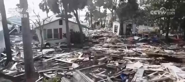 至少90人死亡，仍有240萬用戶斷電，美國損失預(yù)計上千億美元！“就像被炸彈炸過”