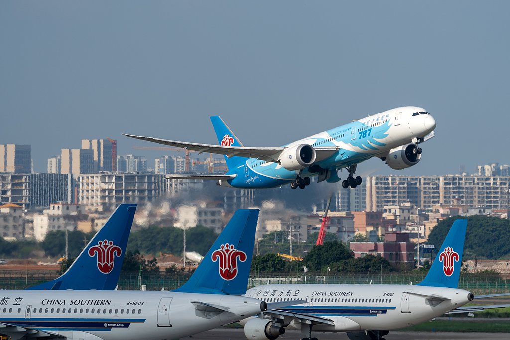 南航一波音787飛機(jī)疑似發(fā)生擦尾事故，知情人士：維修難度很大，可能會(huì)被拆解