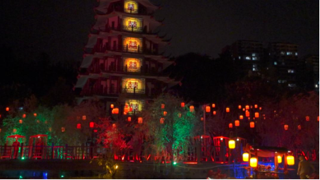 水上苗鄉(xiāng)數(shù)字夜游，光峰科技以崖壁為幕打造光影世界