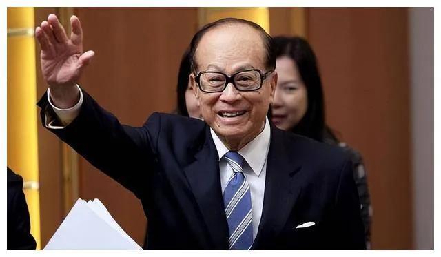 李嘉誠(chéng)再開金口：未來(lái)十年，中國(guó)近50%的家庭，將面臨6大危機(jī)，早知道早準(zhǔn)備！