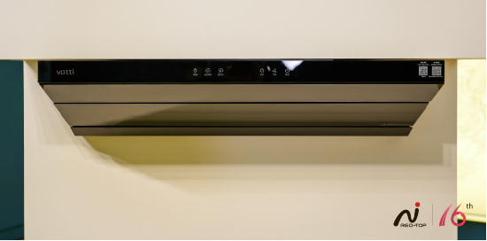 華帝大飛碟煙機(jī)斬獲紅頂獎(jiǎng)，引領(lǐng)高端廚電新趨勢(shì)