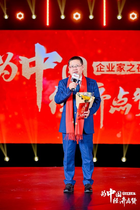 秦朔：沒有比腳更長的路，也沒有比攀登者更高的山