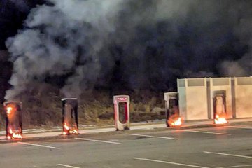 特斯拉在美頻遭縱火、打砸、槍擊！美司法部長：無異于恐怖主義