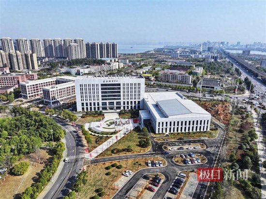 1000萬美元！知名校友穩(wěn)健醫(yī)療董事長李建全捐贈的這棟樓落成投用