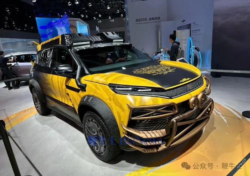上海車展「車模」盤點(diǎn)：小鵬機(jī)器人吸睛，比亞迪派出悟空