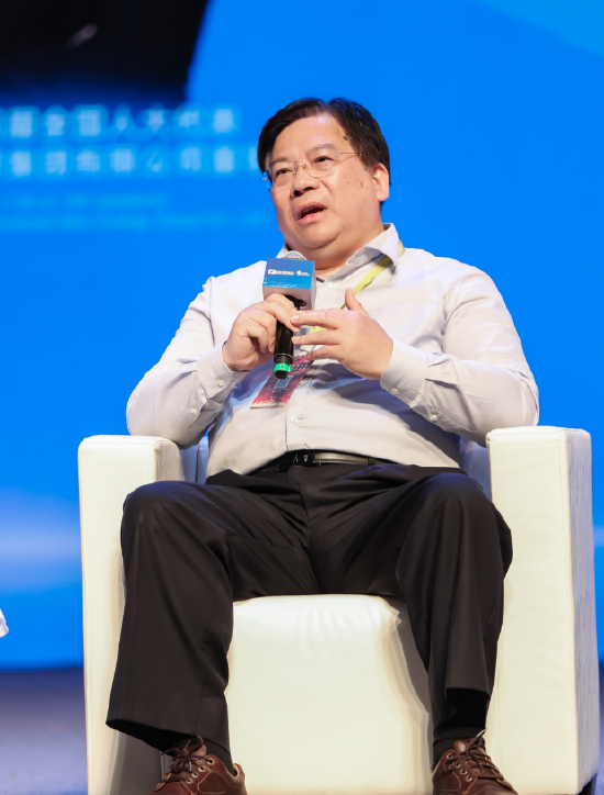 沈坤榮：在發(fā)展智能技術(shù)時，需加強風險管控