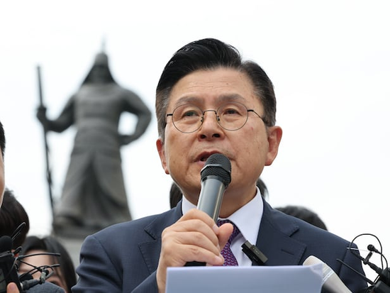 韓媒：韓國(guó)無(wú)黨派總統(tǒng)候選人黃教安宣布退選，支持執(zhí)政黨候選人金文洙
