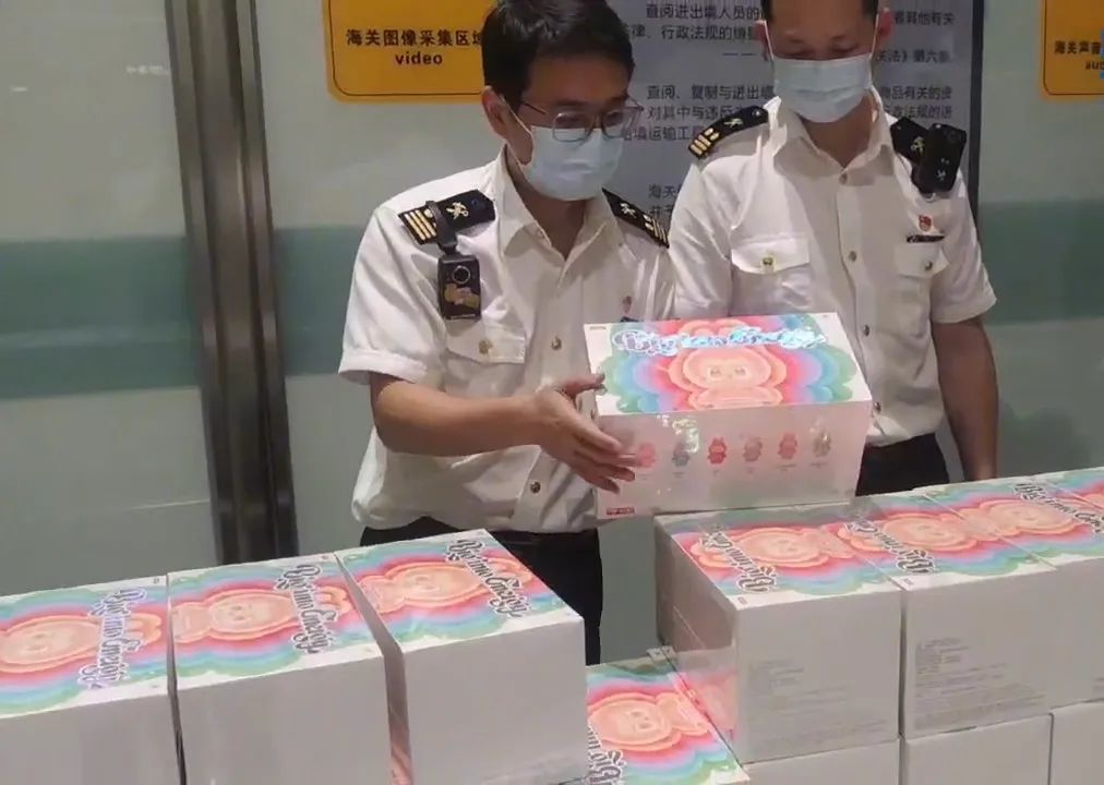 2人帶144個(gè)泡泡瑪特玩偶入境，被海關(guān)查獲！